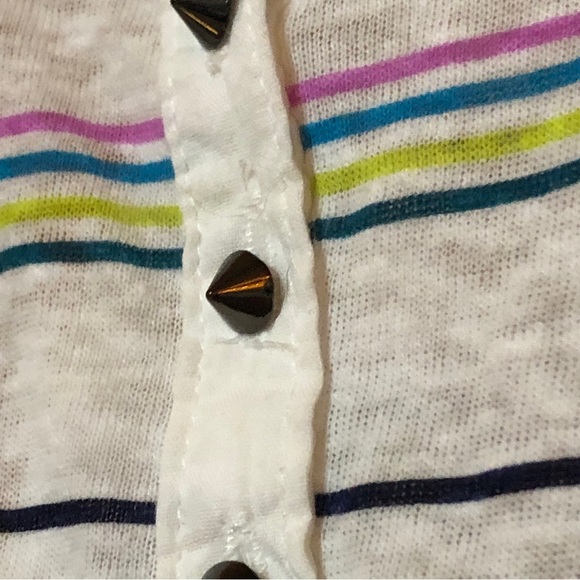 White striped tank top with buttons - Picture 3 of 7